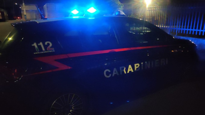 Grave incidente tra due macchine, ferita anche una 12enne