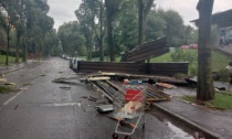 Emergenza maltempo a Cernusco sul Naviglio, altri tetti e cornicioni volati in strada