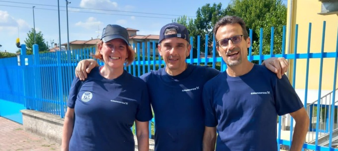 “Volunteering day”, ridipinti i cancelli delle scuole di Albignano