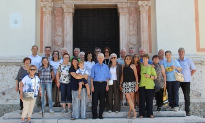 I 90 anni di don Luigi Cortesi festeggiati a Crespi dagli ex alunni