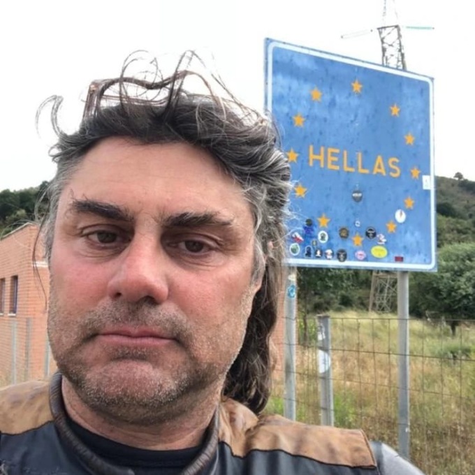 Da Melzo ad Atene in sella al suo cinquantino: l’impresa di Andrea Ferrari