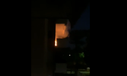 Incendio sul balcone di una casa a Carugate, arrivano i pompieri