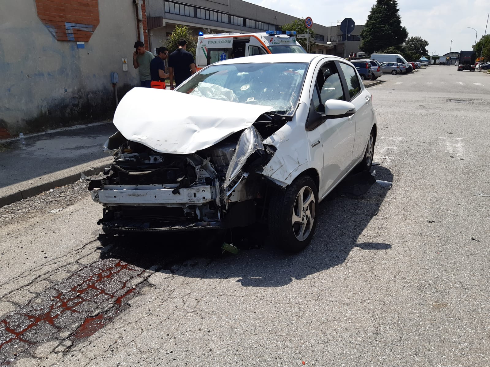 incidente pioltello tra auto e camion