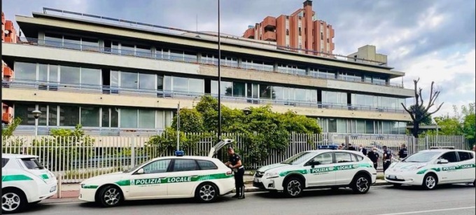 Edificio occupato illegalmente a Segrate, tra gli abusivi dieci persone di cui tre minorenni