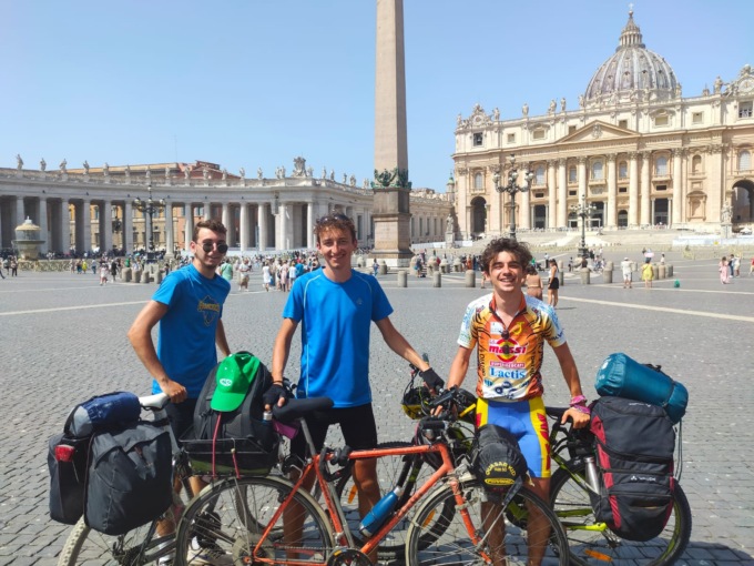Da Truccazzano fino alla Capitale in bicicletta per festeggiare la fine degli esami