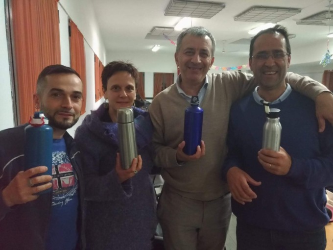 Il Comune di centrosinistra poco attento all’ambiente: ordinate 1.800 bottiglie di plastica