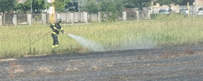 Incendio a Trezzano Rosa, intervengono i Vigili del Fuoco