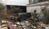 Incendio nel capannone abbandonato di Cologno: scoperto un  ritrovo di disperati
