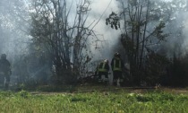 Esplosioni poi il fumo, incendio nei campi tra Carugate e Brugherio