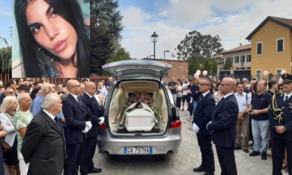 Folla commossa a Cologno Monzese per l'addio a Sofia Castelli, uccisa dall'ex fidanzato