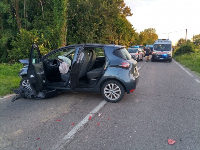 Scontro sulla Sp525 a Inzago: quattro persone coinvolte e strada bloccata