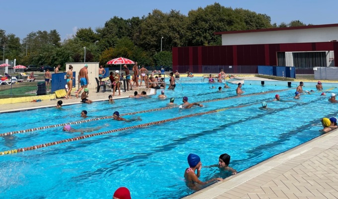 Freddo e pioggia, la piscina esterna di Carugate chiude la stagione estiva