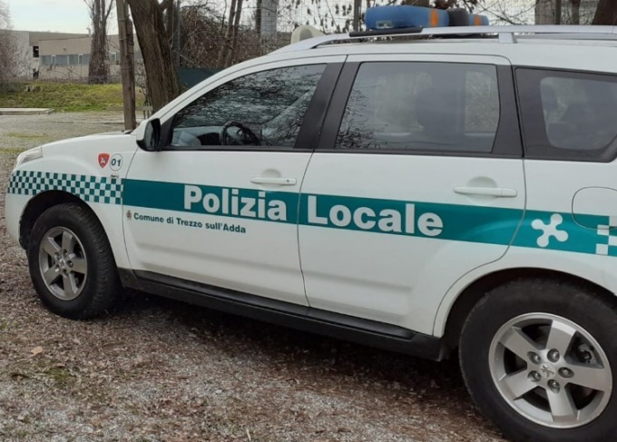Ha un malore e va contro una recinzione con l’auto
