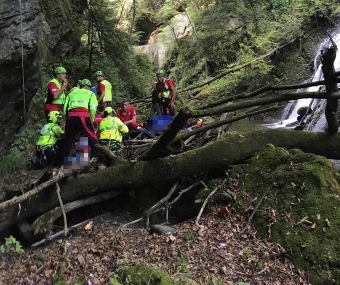 Incidente in montagna per marito e moglie di Carugate: lui muore, lei è grave