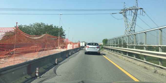 Invertito il senso unico sul ponte tra Carugate e Brugherio, aspettando il traffico (quello vero)