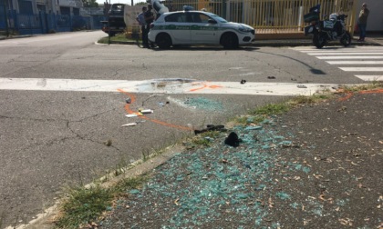 Incidente a Cologno, auto si ribalta e finisce sul marciapiede