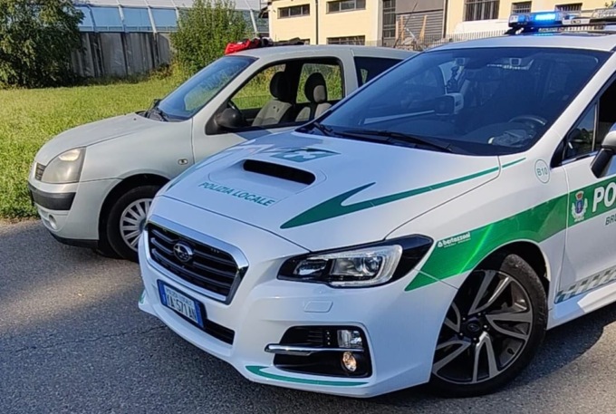 Non si ferma all’alt della Polizia Locale di Brugherio, non aveva l’assicurazione
