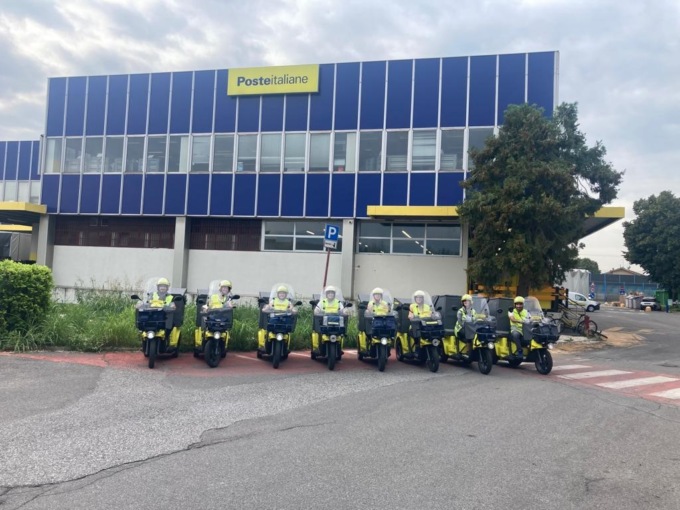 Dal 2022 assunti circa 500 portalettere nel Milanese