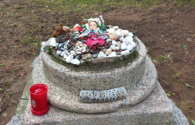 Vandali al Parco di Villa Carini a Cernusco sul Naviglio, frantumata la statua della Madonna