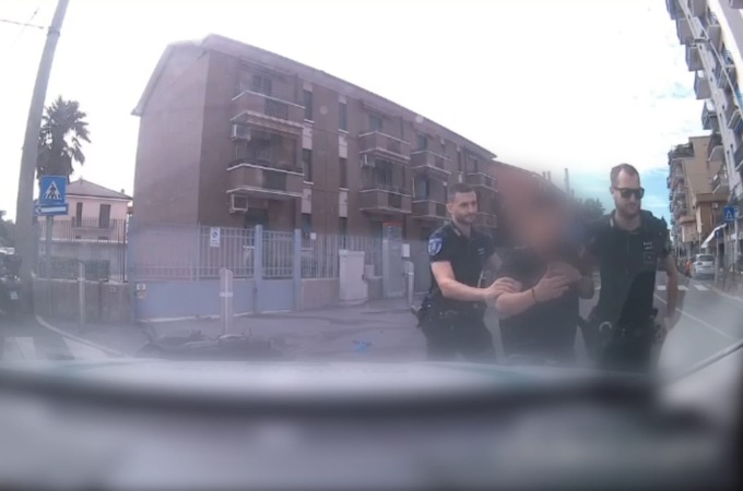 Folle inseguimento contromano a Pioltello, beccato il fuggitivo: doveva essere espulso dall’Italia