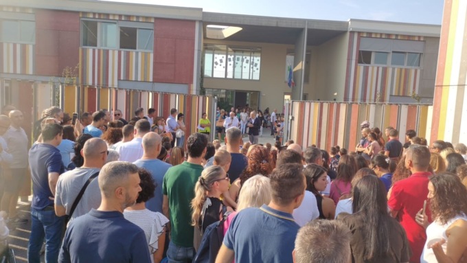Primo giorno di scuola, sorrisi e tante emozioni