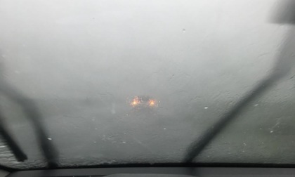 Pioggia, vento e grandine nell'Adda Martesana. Traffico in tilt. A Melzo piove in palestra