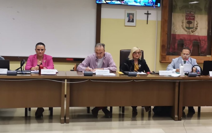 Colpo di scena a Cassina de’ Pecchi, la presidente del Consiglio comunale revoca la discussione del Pgt