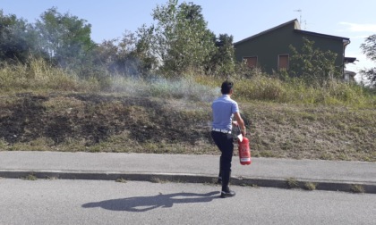 Trezzo, principio di incendio in via Mazzini: lo spengono gli agenti della Polizia Locale