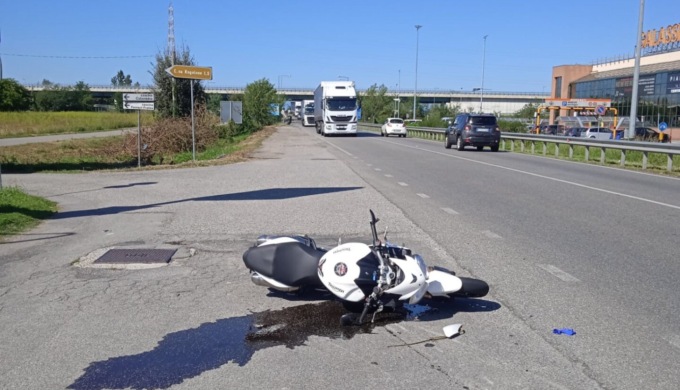 Scontro auto moto a Melzo, centauro finisce in ospedale