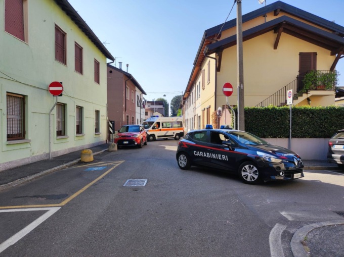Precipita da una botola e fa un volo di 5 metri, 19enne rischia la vita a Melzo