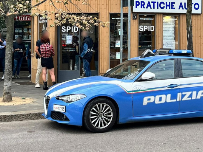 Agevolazioni illecite per la prenotazione del passaporto, la Polizia di Stato indaga 5 persone