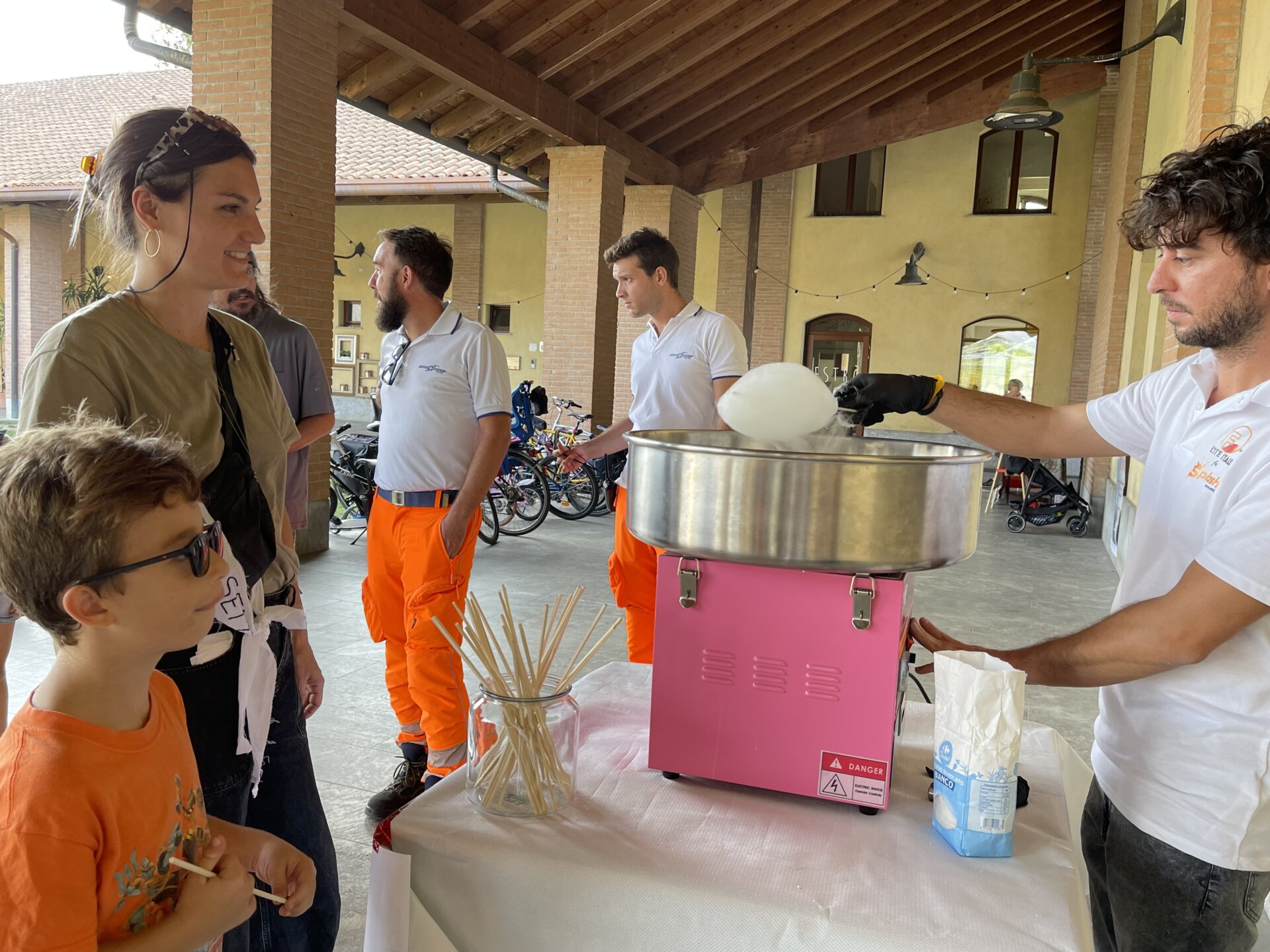 Cassina de'Pecchi young street party al casale