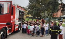 Evacuati gli studenti da una scuola di Segrate, arrivano pompieri e ambulanze