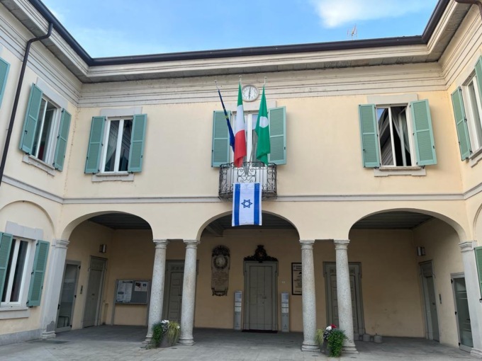 L’Anpi di Cassano d’Adda invita l’Amministrazione a togliere la bandiera di Israele e a mettere quella della pace