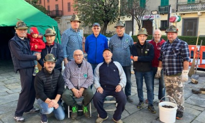 Cassano, tradizionale castagnata degli Alpini in piazza Garibaldi