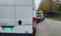 A Brugherio la Polizia Locale rimuove un'auto abbandonata e un furgone rubato