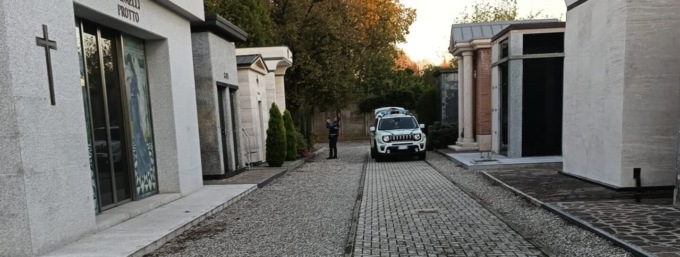 Cade dalla scala, infortunato un operaio al cimitero di Melzo