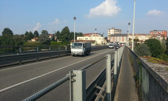 Incubo traffico al ponte sull’Adda di Capriate: fino a 45 minuti per attraversarlo