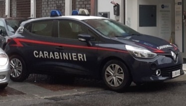 Rapinatore in banca tira un pugno al direttore e scappa a mani vuote