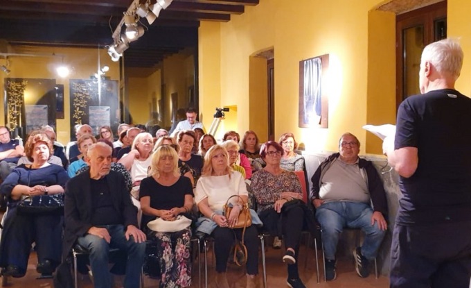 Vajont 60 anni dopo. La tragedia rivissuta in un toccante spettacolo di letture e immagini a Cassina de’ Pecchi
