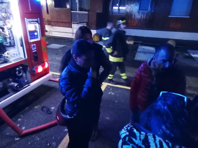 incendio cassina de' pecchi palazzo vigili del fuoco