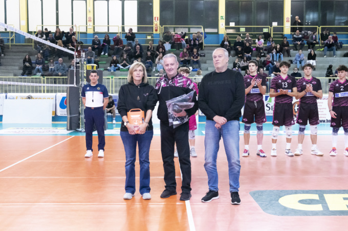 Un defibrillatore in memoria di Filippo Schiaffino donato ai Diavoli Rosa di Brugherio