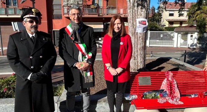 Basiano, una panchina rossa per dire no alla violenza contro le donne