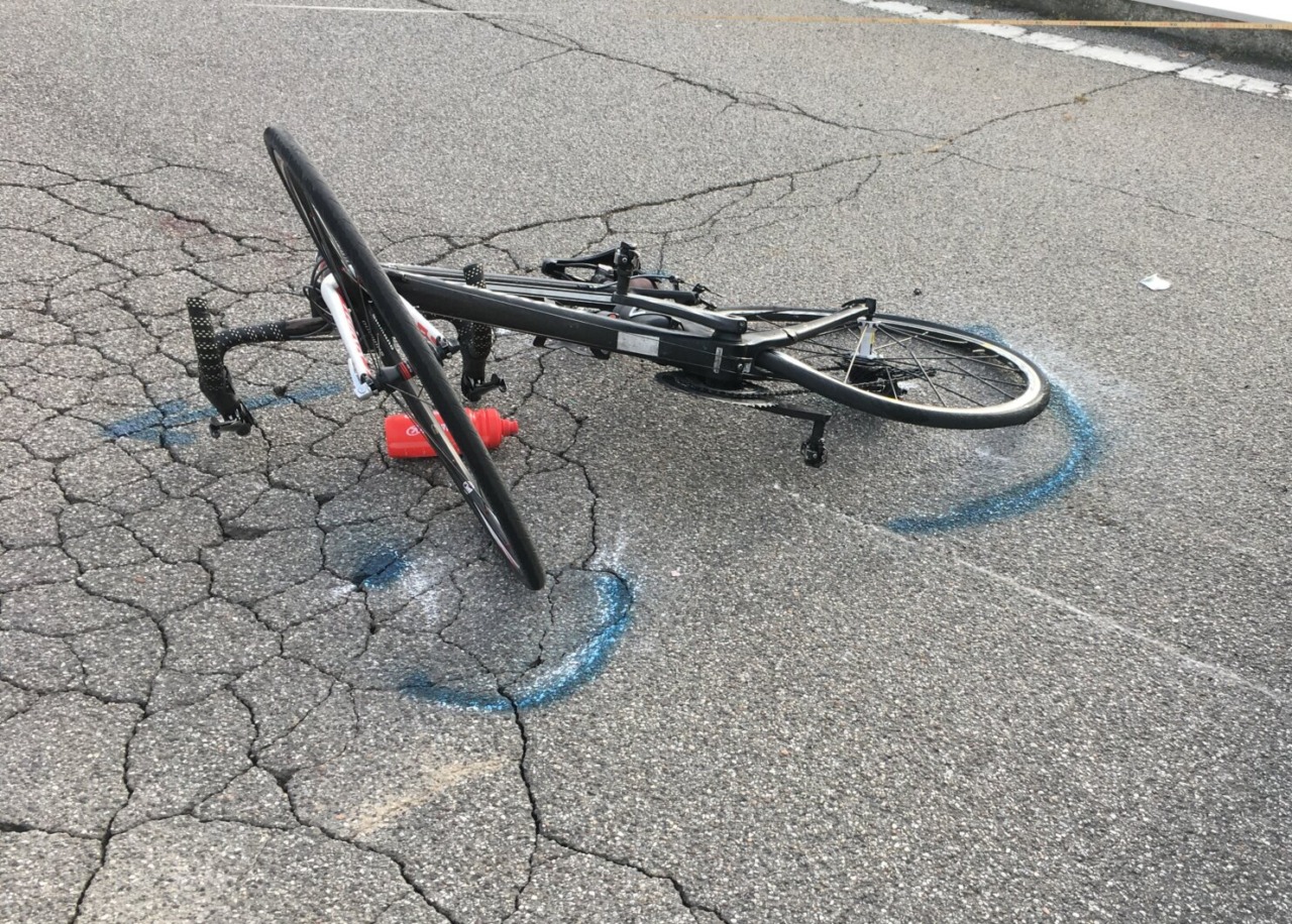 Scontro tra auto e bici, ciclista 73enne soccorso in codice rosso