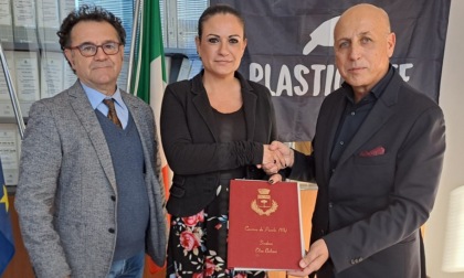 Il Comune di Cassina de' Pecchi rinnova l'accordo con Plastic Free per proseguire la lotta all'inquinamento