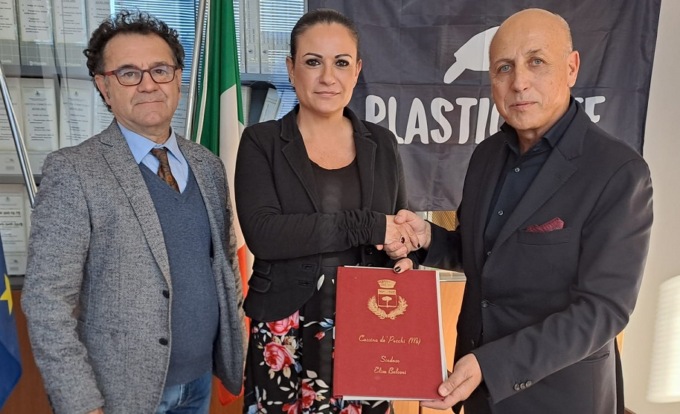 Il Comune di Cassina de’ Pecchi rinnova l’accordo con Plastic Free per proseguire la lotta all’inquinamento