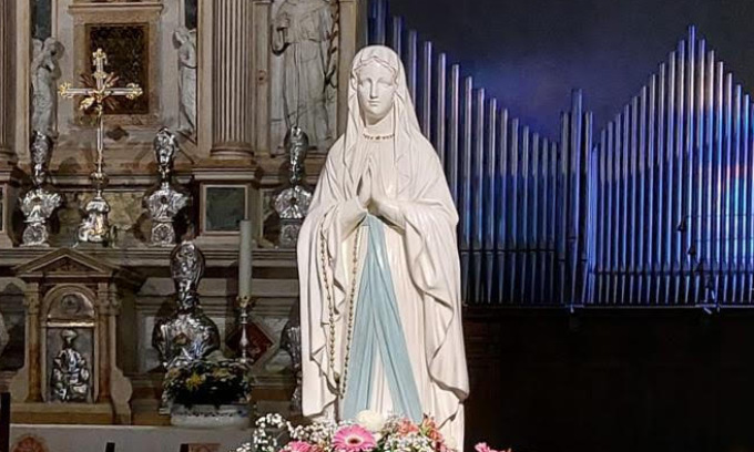 La statua della Madonna di Lourdes pellegrina in Lombardia, le tappe vicine all’Adda Martesana