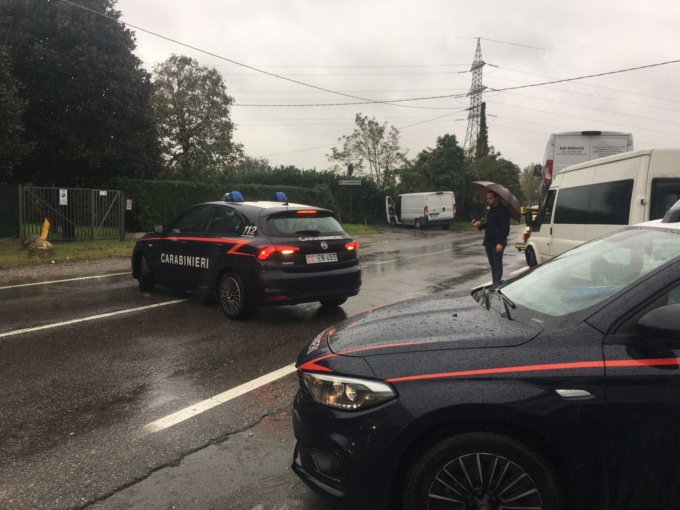 Colpo dei banditi al polo logistico di Settala, strade cosparse di chiodi
