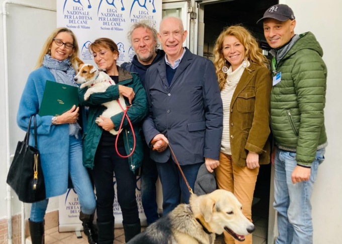 Davide Mengacci al canile Segrate per adottare il suo terzo cane