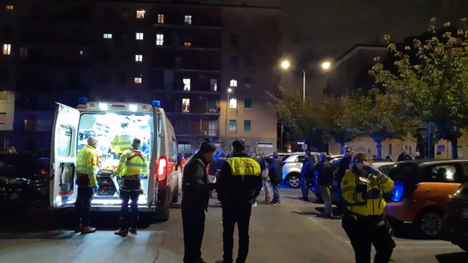 Anziana cade dal primo piano a Pioltello, è viva. Sul posto ambulanza ed elisoccorso